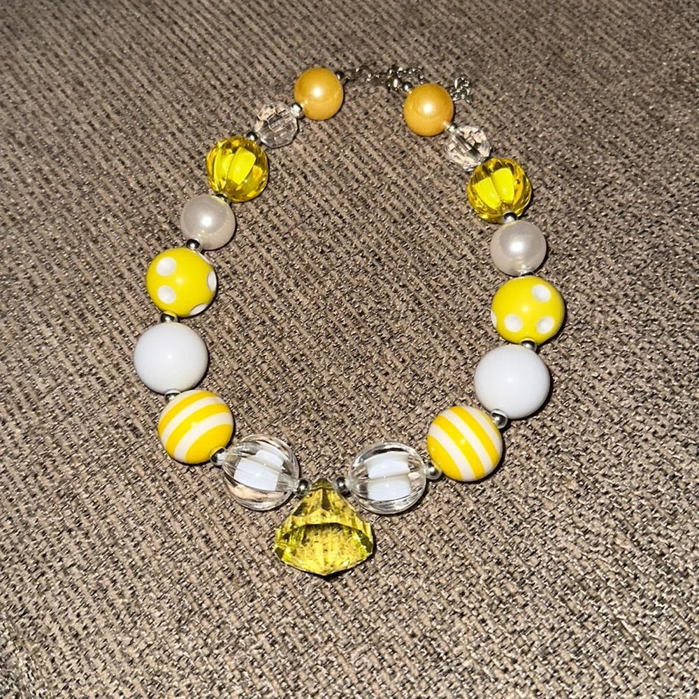 Chunky Bubblegum Necklace Yellow and White